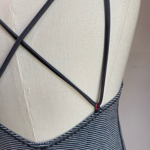 Lululemon Grey Striped Cross Strapped Low Back Tank Top Size M - Picture 7 of 8